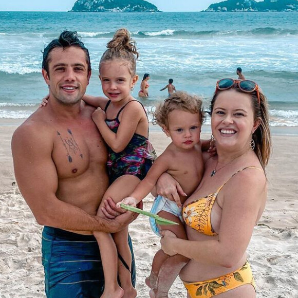 Mulher de Rafael Cardoso valoriza corpo após ser mãe em foto de biquíni postada nesta quinta-feira, dia 30 de janeiro de 2020