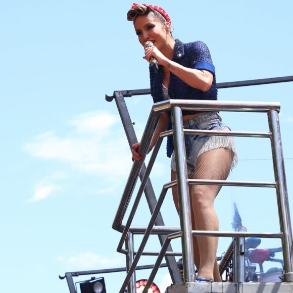 Claudia Leitte estreou no carnaval de rua do Rio de Janeiro com desfile do seu bloco Carnaval Square neste domingo, 9 de fevereiro de 2020