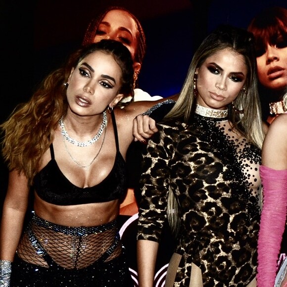 Anitta aponta crime em fake news de romance com Lexa: 'Pode destruir pessoas, relações, carreiras, famílias e por aí vai'