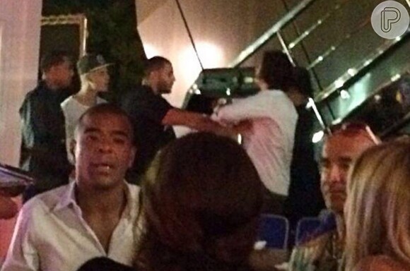 Orlando Bloom brigou com Justin Bieber em um bar na Espanha em julho de 2014