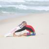 Paulinho Vilhena se exercita antes de surfar