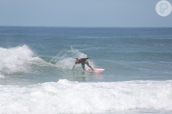 Paulinho Vilhena surfou em praia do Rio