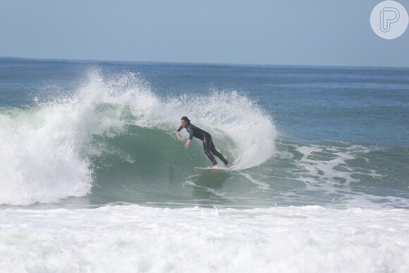 Romulo Neto surfou em praia do Rio