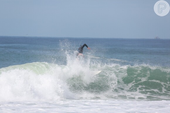 Romulo Neto surfou em praia do Rio