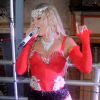 Luísa Sonza reproduziu o look usado por Christina Aguilera no clipe 'Lady Marmalade', feito pela Arte Sacra, para se apresentar no Chá da Alice Selvagem, no Rio de Janeiro, 15 de fevereiro de 2020