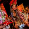 Desfile no evento promovido pela Stella Artois com Isabela Capeto trouxe um clima carnavalesco para a passarela