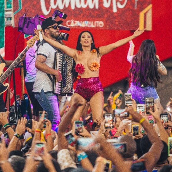 Simone e Simaria se apresentam no Carnavalito