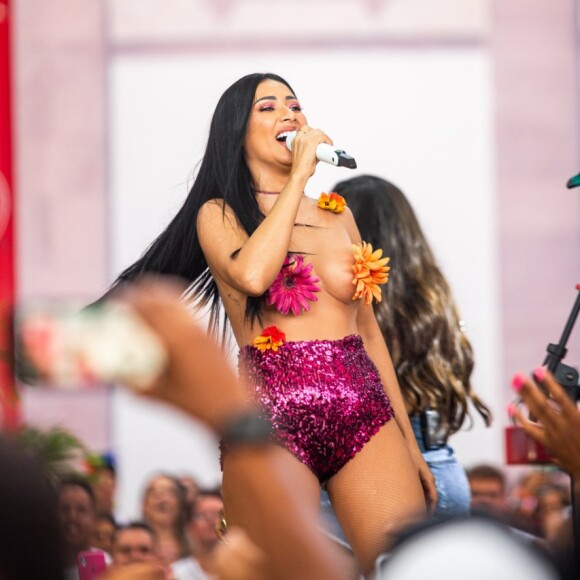Simaria ousou em look para Carnavalito