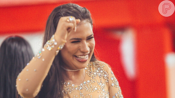 Simone aposta em look com transparência e brilho para show no Carnavalito, em Salvador, em 22 de fevereiro de 2020