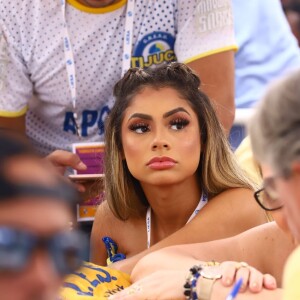 Lexa não escondeu a tensão ao acompanhar a apuração do Carnaval