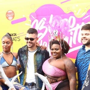 A cantora Anitta recebeu um time de famosos em seu bloco de Carnaval no Rio de Janeiro