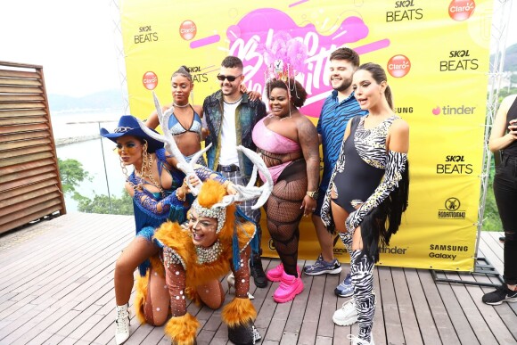 A cantora Anitta recebeu um time de famosos em seu bloco de Carnaval no Rio de Janeiro