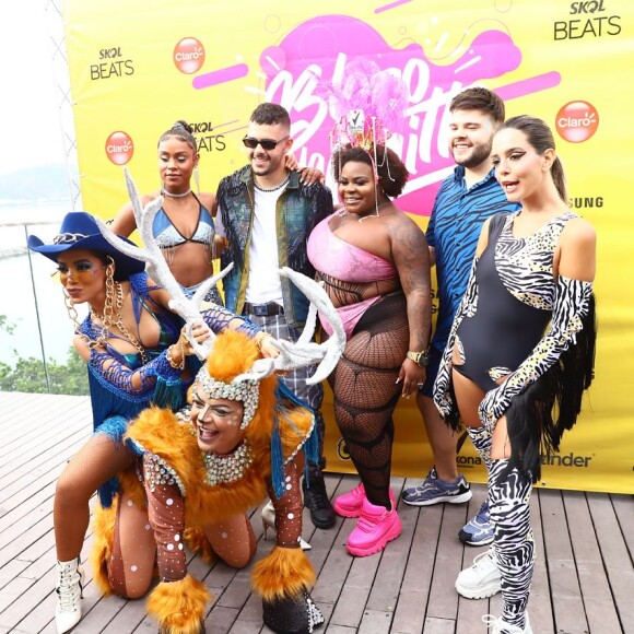 A cantora Anitta recebeu um time de famosos em seu bloco de Carnaval no Rio de Janeiro