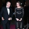 Kate Middleton usa look preto e com transparência em evento beneficente em Londres, na Inglaterra