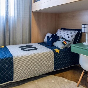 Novo quarto de Lucca, filho de Aline Gotschalg e Fernando Medeiros, possui kit cama infantil completo com nova cor e diversão com bolas de plush, almofadas temáticas e bonecos de pano