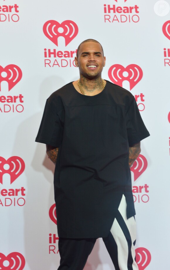 Chris Brown foi condenado a prestar serviços comunitários em caso de agressão contra Rihanna