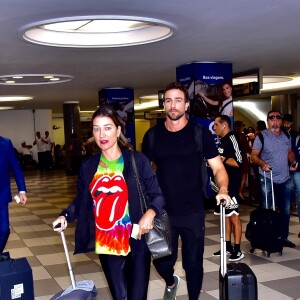 Gabriela Pugliesi e marido, Erasmo Viana, viajaram para Bahia para o casamento da irmã da influencer