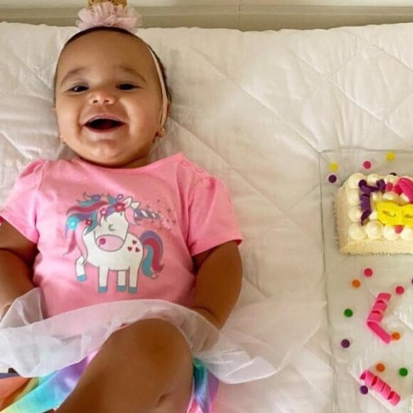 Filha mais nova de Ticiane Pinheiro usa look personalizado em mesversário