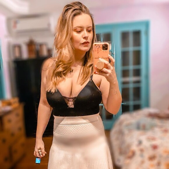 Casada com Rafael Cardoso, Mariana Bridi exaltou o corpo após ser mãe