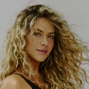 Grávida, Gio Ewbank estrela fotos com barriga em evidência e cabelo ondulado em fotos divulgadas nesta sexta-feira, dia 13 de março de 2020