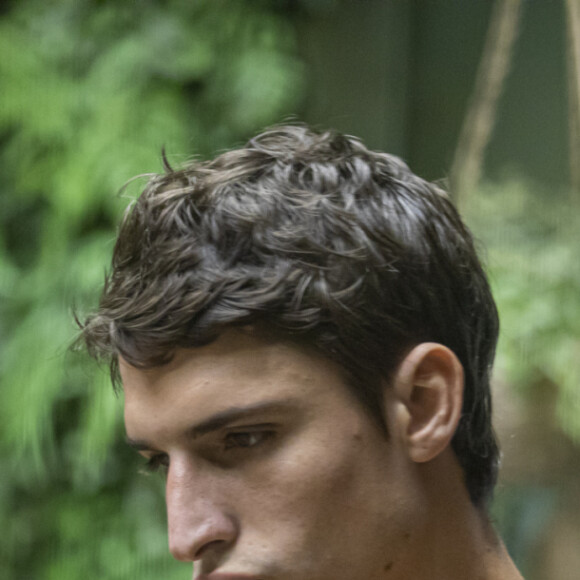 Bruna Marquezine ironizou o rótulo de Prior como 'galã' e recebeu comentários na web