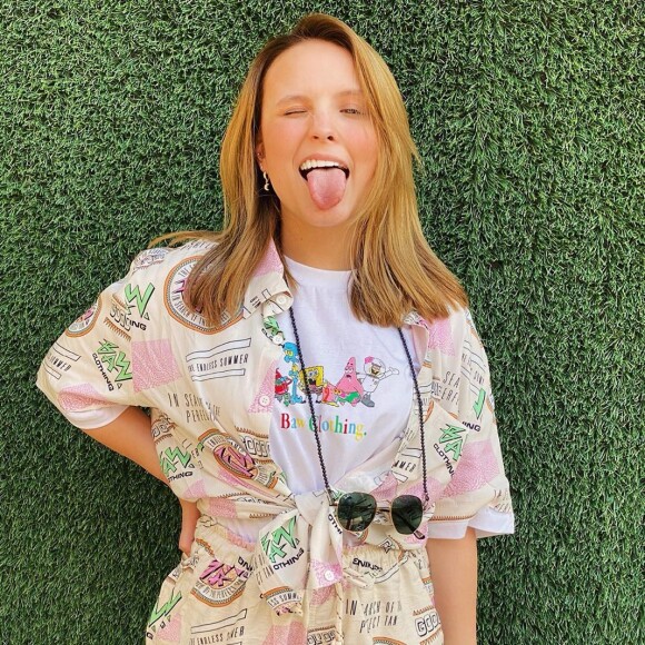 Larissa Manoela recentemente cortou e pintou ou cabelos
