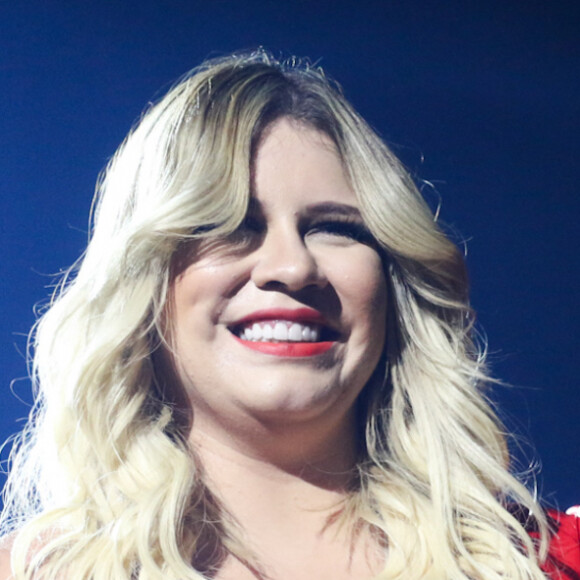 Marília Mendonça indicou que a live vai acontecer em seu canal no Youtube: 'Esperando todo mundo lá'