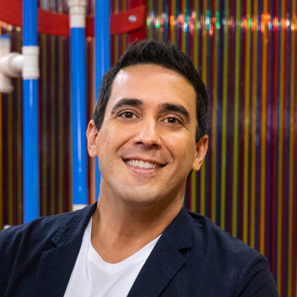 André Marques está morando com a namorada, Sofia Starling, diz a coluna 'Retratos da Vida', do jornal 'Extra', nesta segunda-feira, 6 de abril de 2020