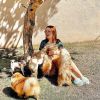 Larissa Manoela tem aproveitado a quarentena em casa para momentos divertidos, como passeios com seus nove pets