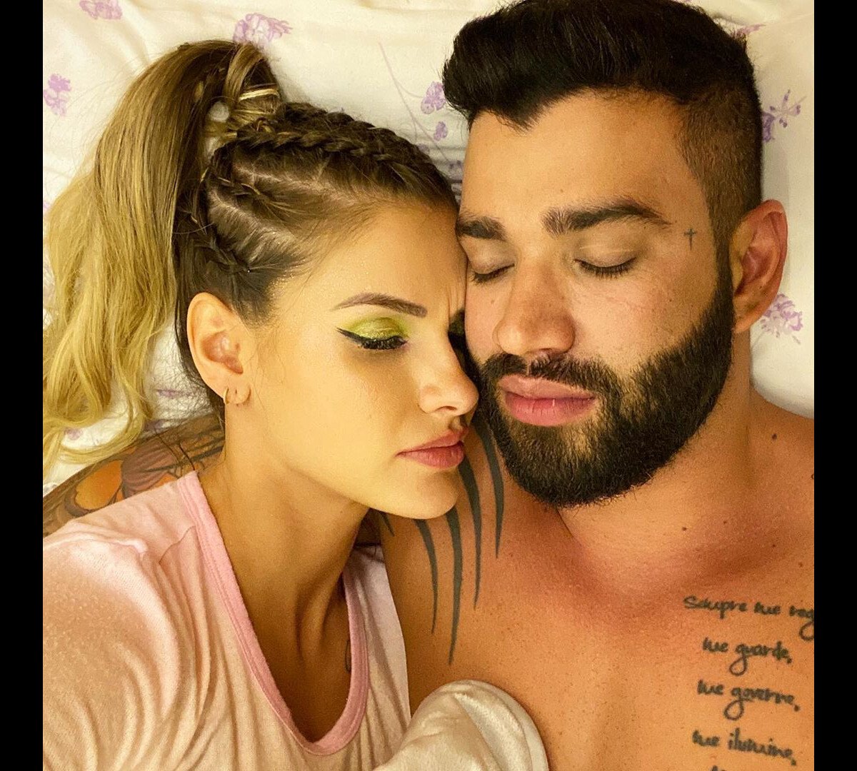 Foto: Gusttavo Lima brinca com Andressa Suita em vídeo na cama - Purepeople