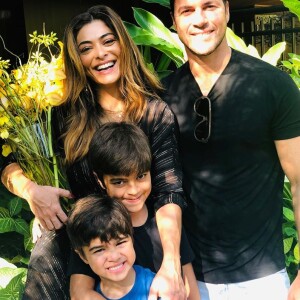 Juliana Paes, mãe de Pedro e Antonio, nota mudanças nos filhos durante a quarentena