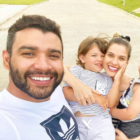 Gusttavo Lima está de quarentena em casa com Andressa Suíta e os filhos, Gabriel e Samuel