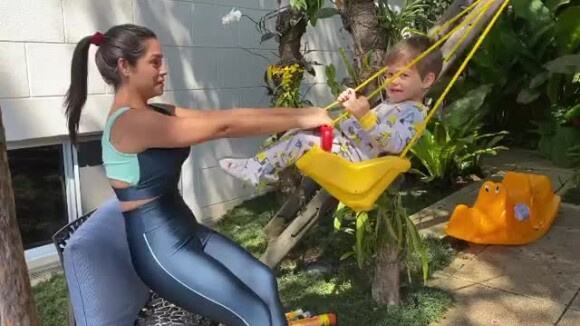 Vídeo: filho de Thais Fersoza ajuda a mãe em treino