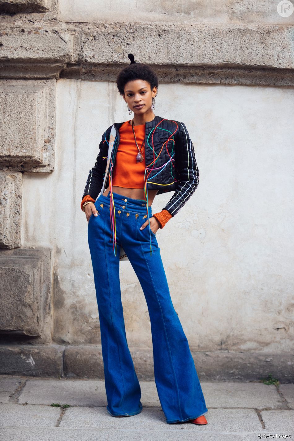 Calça flare com cropped e jaqueta curta - Purepeople