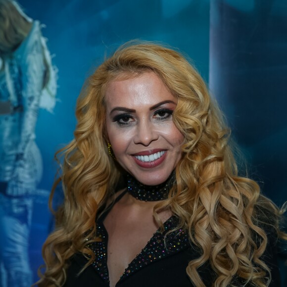 Joelma bateu tigela de açaí em live para repor as energias