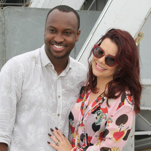 Thiaguinho elogiou a ex-mulher, Fernanda Souza, por apoia-lo no trabalho mesmo após a separação