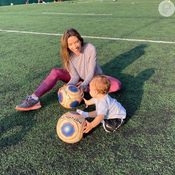 Patricia Abravanel brincou de bola com o filho caçula, Senor, de 1 ano