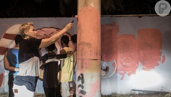 Xuxa também ajudou grafiteiros a darem uma renovada no visual de sua fundação