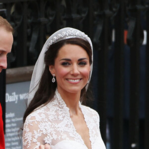 O look de noiva de Kate Middleton, da grife Alexander McQueen, segue como inspiração para casamentos