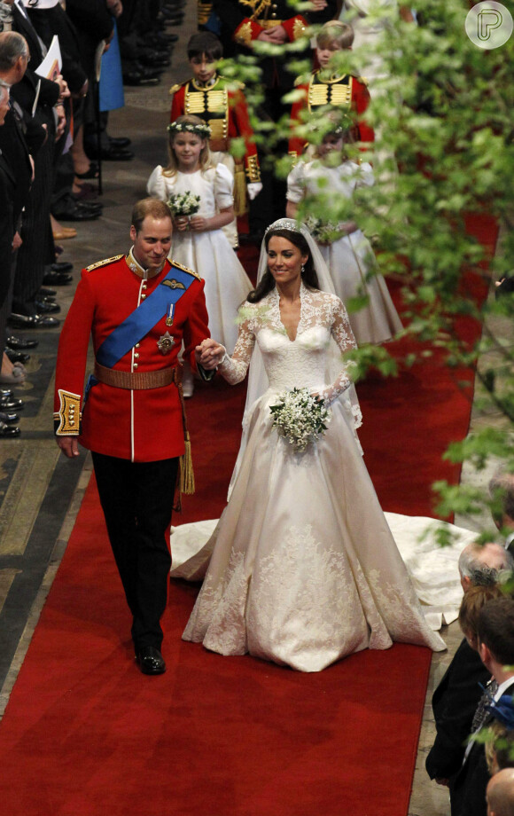 Vestido de noiva de Kate Middleton aliou tradição e modernidade