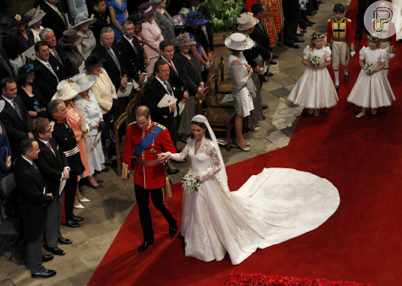 O vestido de casamento de Kate Middleton tinha quase 3 metros de cauda