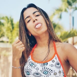 A cantora Anitta foi filmada malhando com look fitness por Gui Araújo