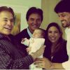 Patricia Abravanel ao lado do pai, Silvio Santos, e do noivo, Fábio Faria