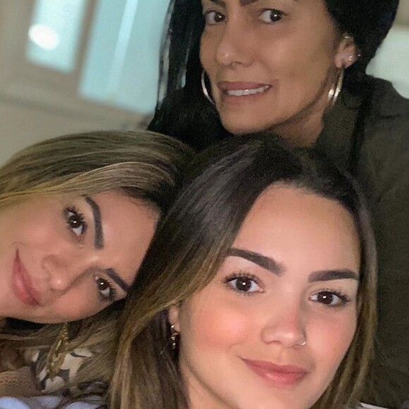 Kelly Key é comparada à mãe e à filha pela semelhança física