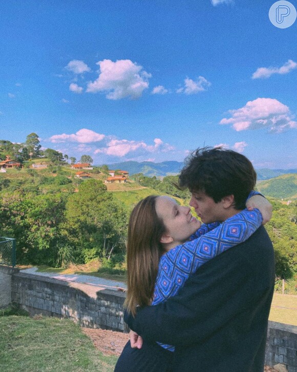Larissa Manoela e Leo Cidade trocaram declarações ao comemoraram 2 anos e 5 meses de namoro
