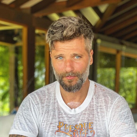 Bruno Gagliasso critica demissão do Ministro da Saúde