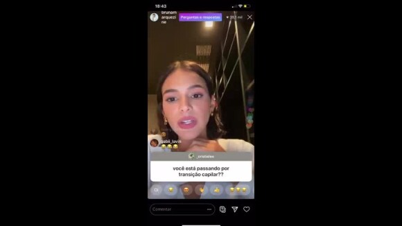 Vídeo: Bruna Marquezine detalha transição capilar em live