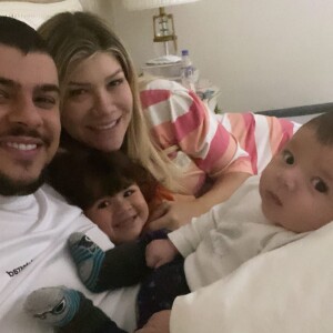 Cristiano exibe momento com os filhos e a mulher, Paula Vaccari