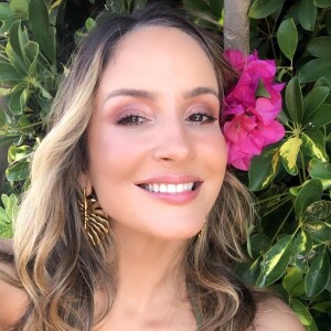 Claudia Leitte ficou com a voz embargada ao cantar para o marido