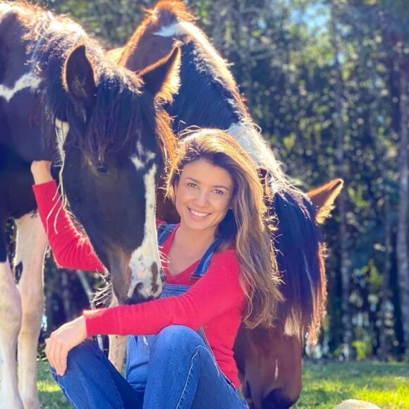 Paula Fernandes está de quarentena em casa, em Belo Horizonte, Minas Gerais